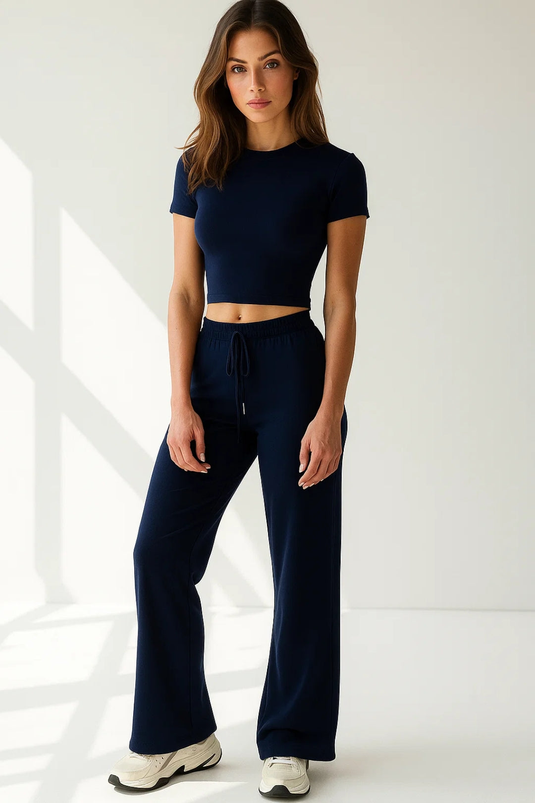 Ensemble Crop Top et Pantalon de Détente | Deux Pièces | Confort et Style Minimaliste