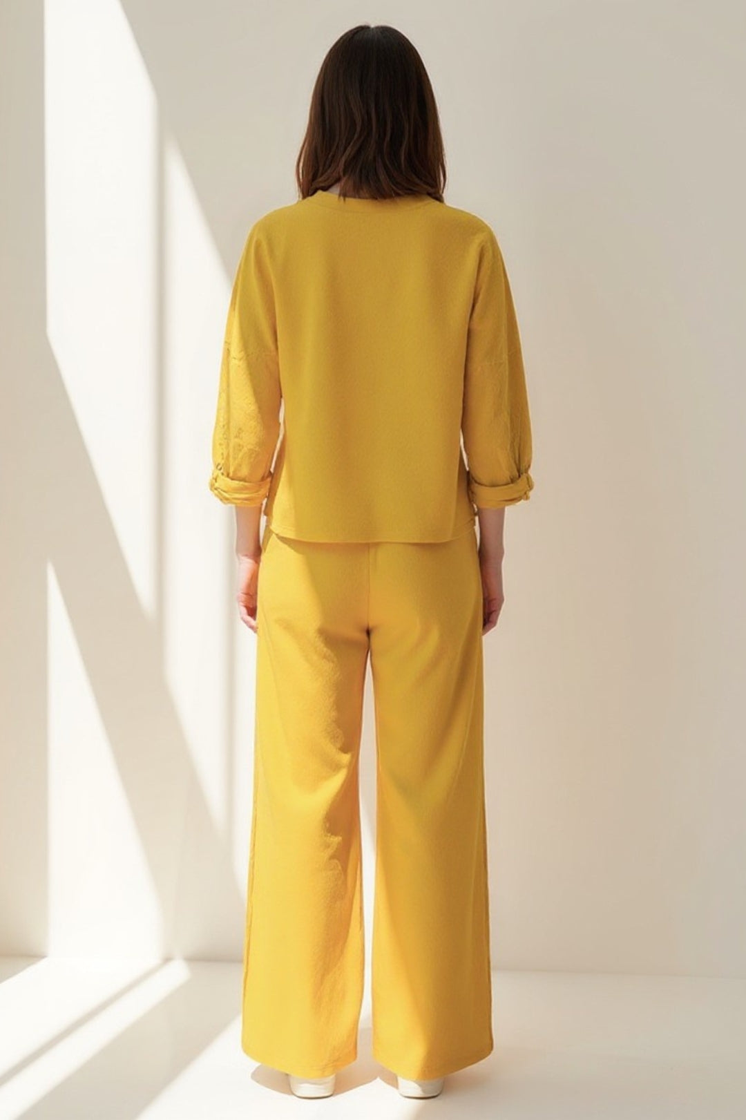 Ensemble Décontracté Deux Pièces avec Haut Ample et Pantalon à Boutons Latéraux | Confort Moderne | Noir ou Jaune Vif