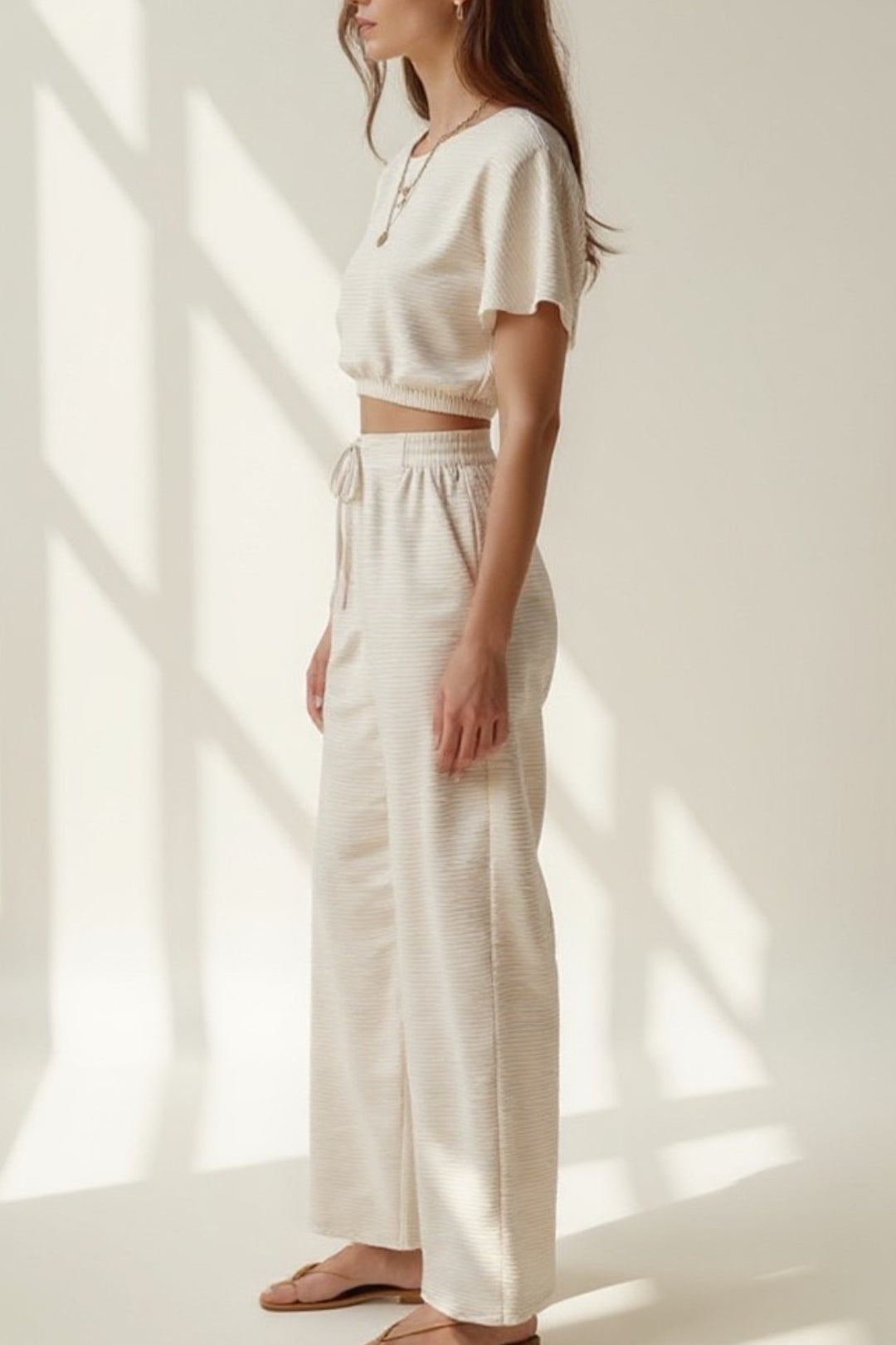 Ensemble Décontracté Deux Pièces avec Top Court et Pantalon Large à Taille Élastique | Confort Moderne | Vert, Noir ou Beige Rayé