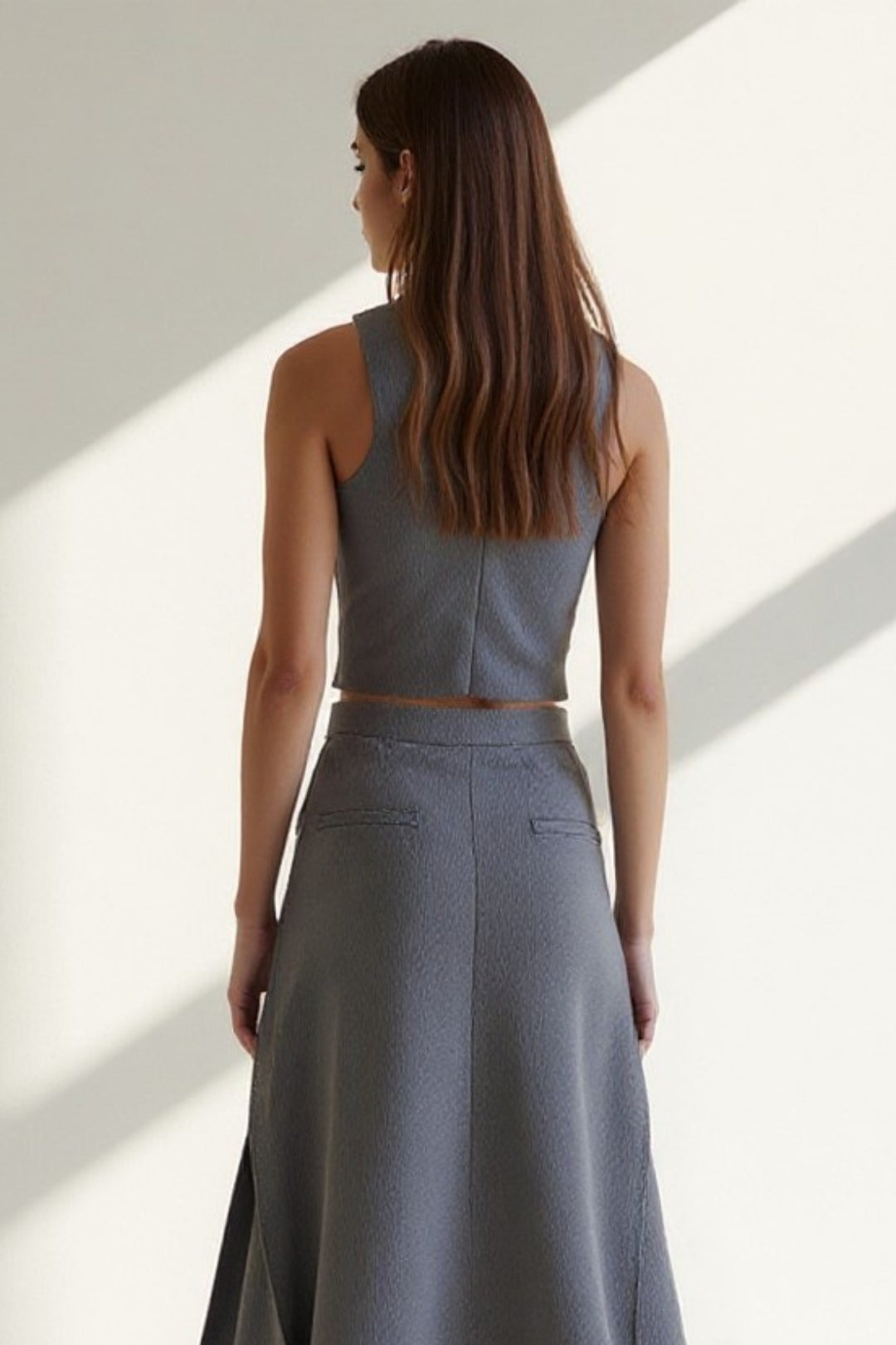 Ensemble Deux Pièces Gris | Top Croisé et Jupe Longue | Tailoring Moderne