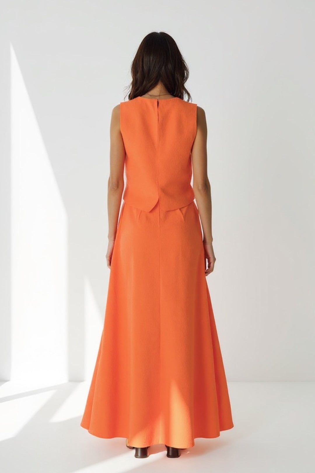 Ensemble Deux Pièces Orange | Gilet Sans Manches et Jupe Longue | Coupe Élégante et Moderne
