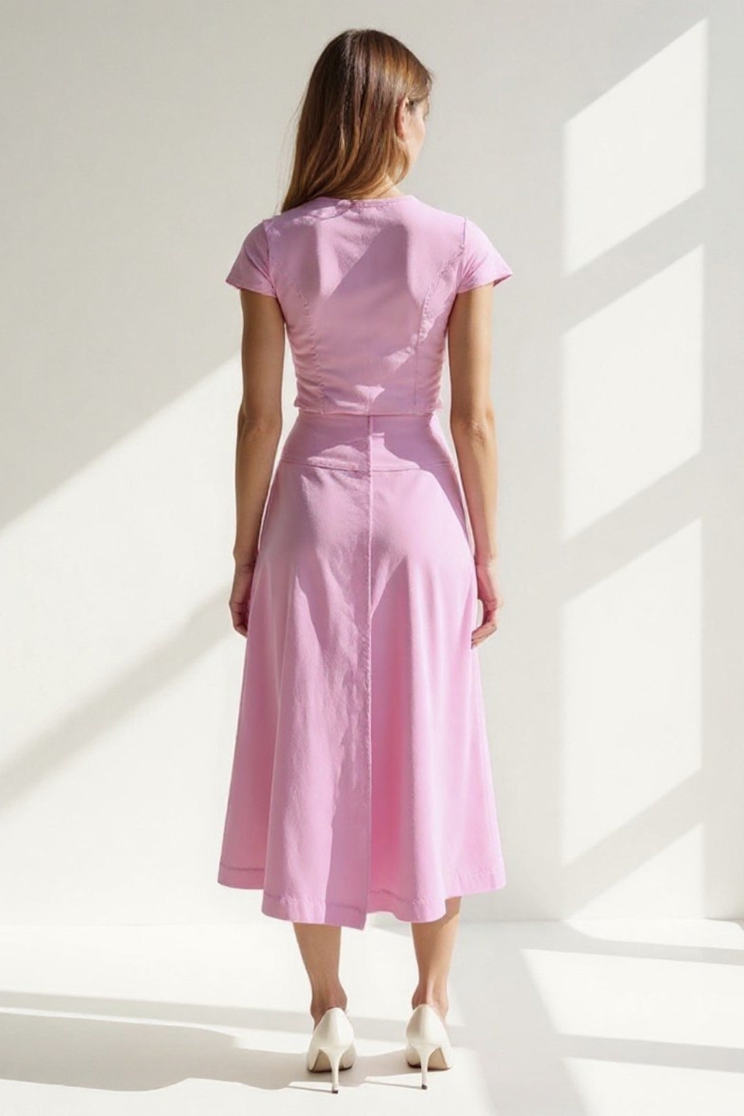 Ensemble Deux Pièces Rose | Haut Boutonné et Jupe Mi-longue | Élégance Féminine
