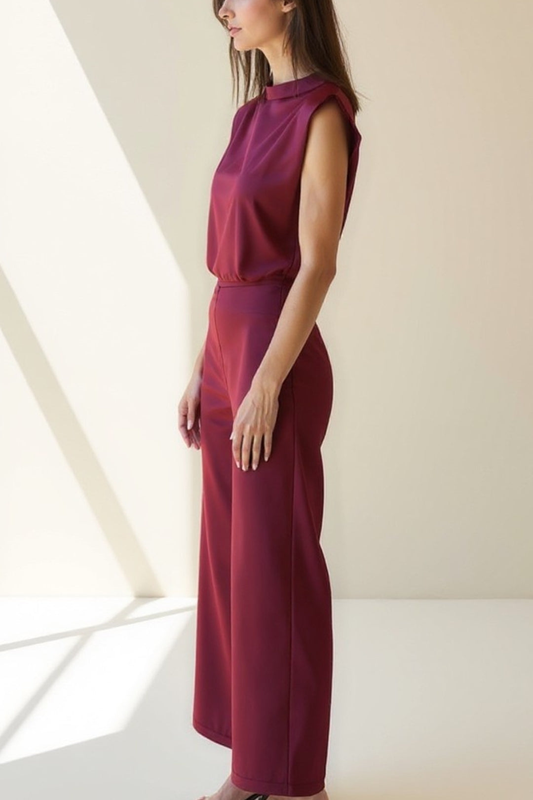 Ensemble Deux Pièces Satiné | Haut Épaulé & Pantalon Large | Élégant et Minimaliste
