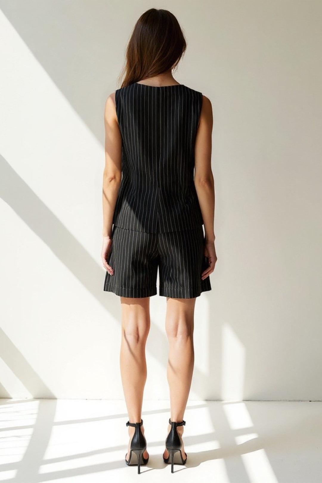 Ensemble Gilet et Short à Rayures | Noir Classique | Chic et Moderne