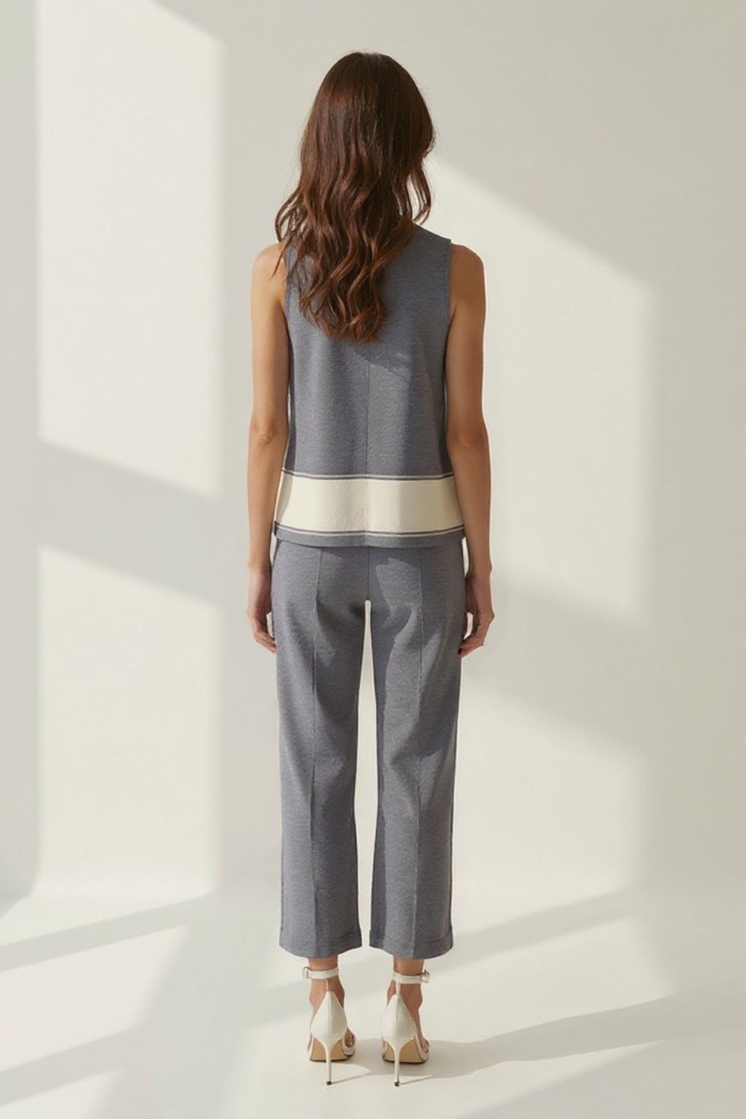 Ensemble Pantalon Coupe Droite et Haut Sans Manches | Gris avec Détail Beige | Chic et Confortable