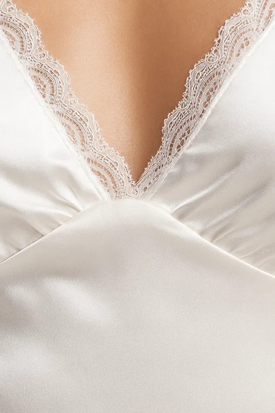 Ensemble Satiné Deux Pièces | Blanc Ivoire | Élégant et Doux