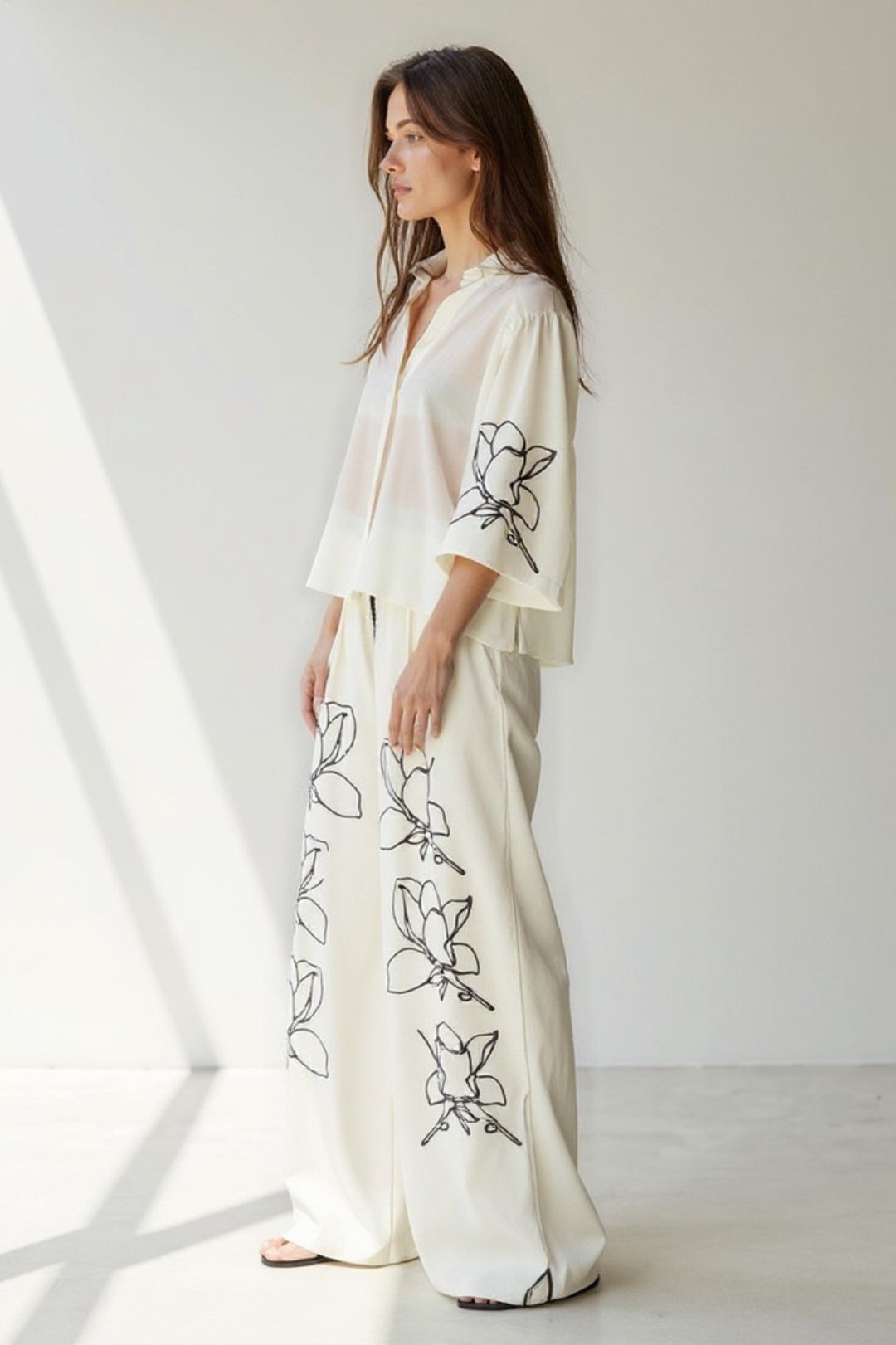 Ensemble blouse fluide et pantalon large à motif floral | Tissu léger | Élégance décontractée