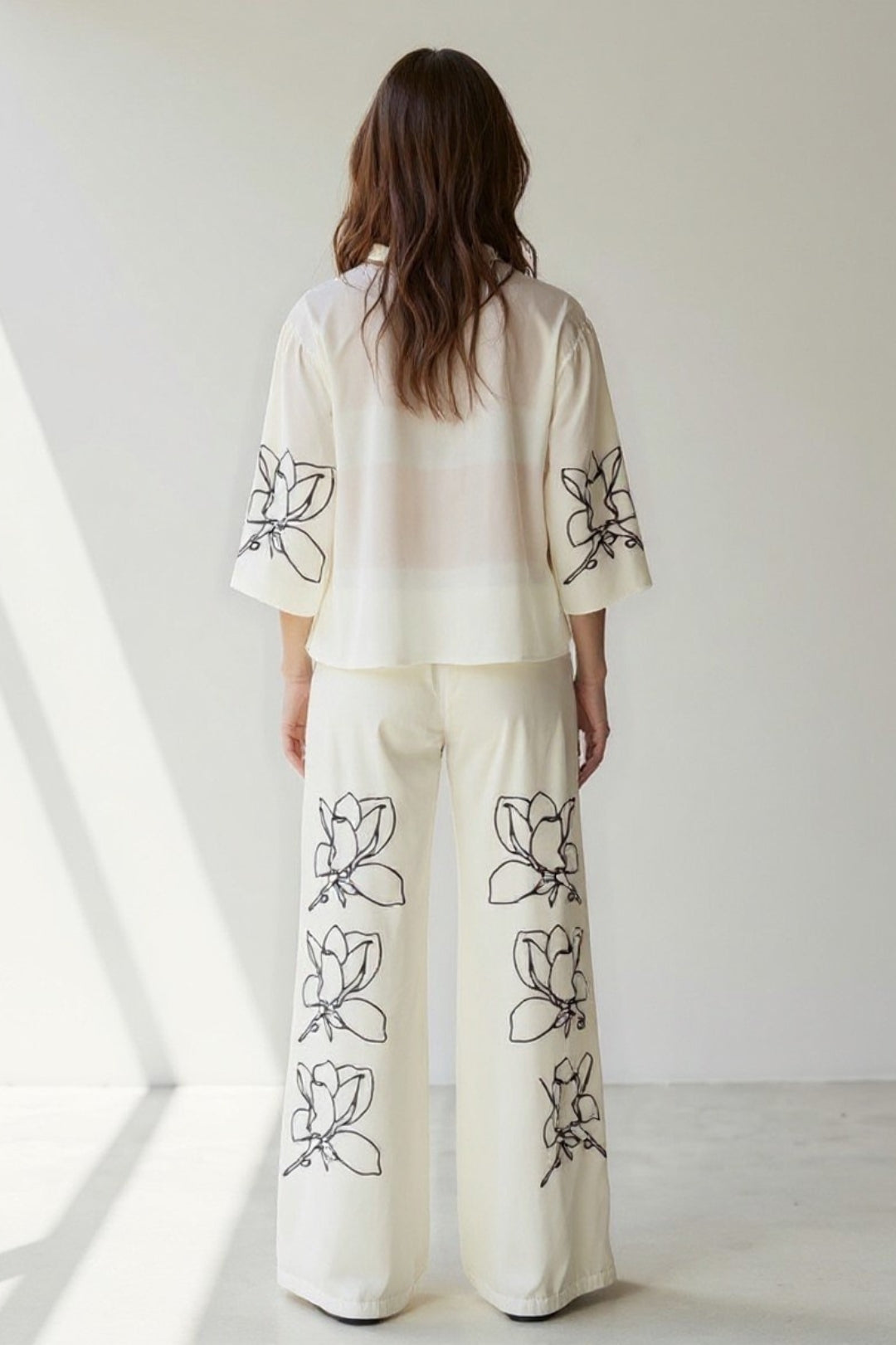 Ensemble blouse fluide et pantalon large à motif floral | Tissu léger | Élégance décontractée