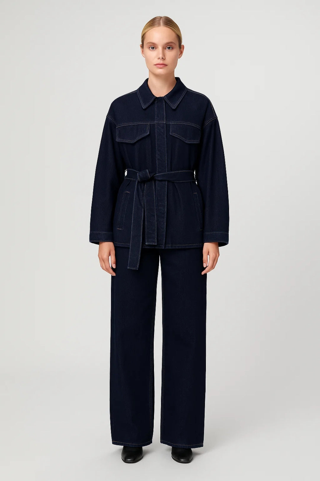 Ensemble pantalon et veste ceinturée | Tenue complète pour femme | Look structuré et moderne