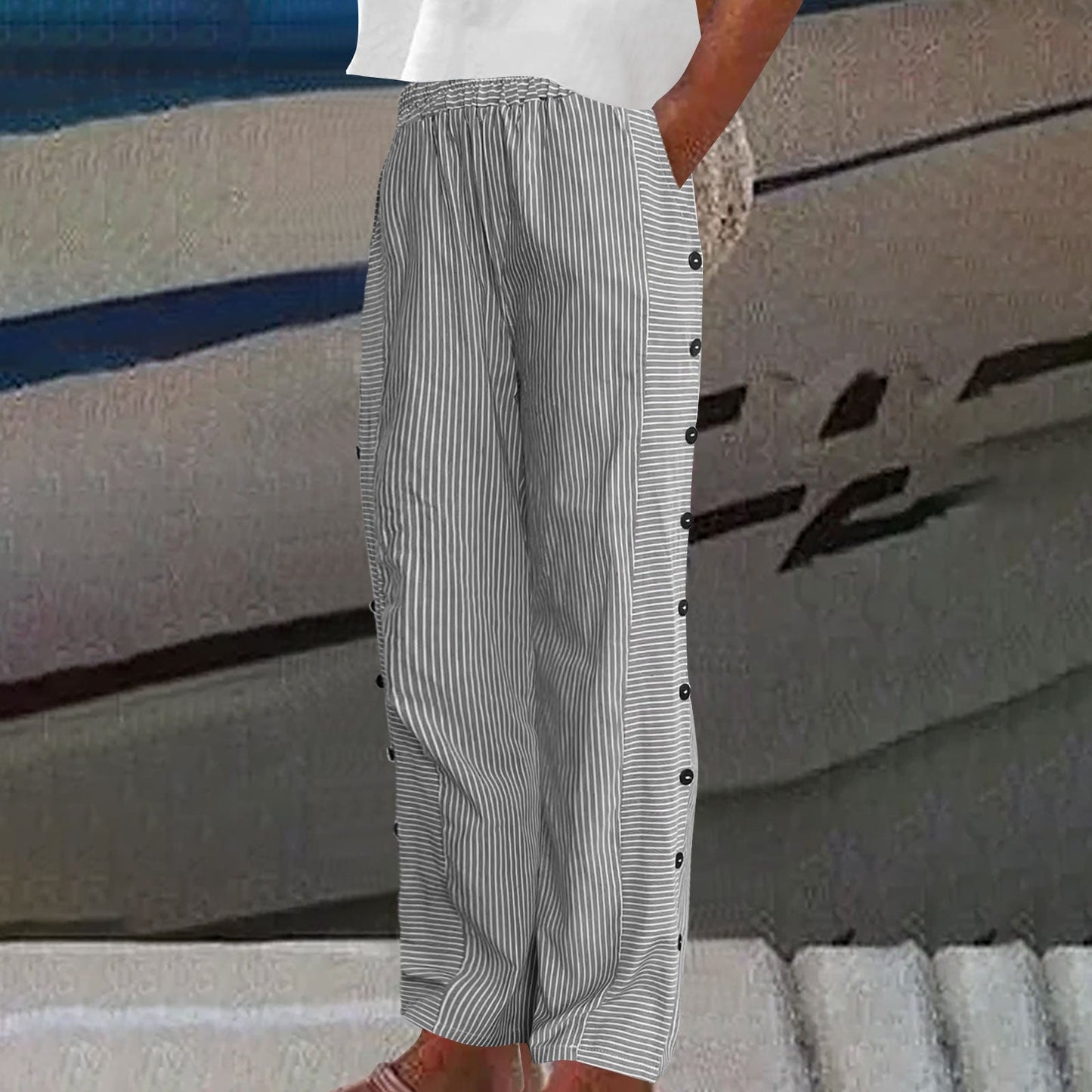 Louise - Pantalon en Lin Femme Fluide à Rayures avec Boutons Décoratifs Latéraux