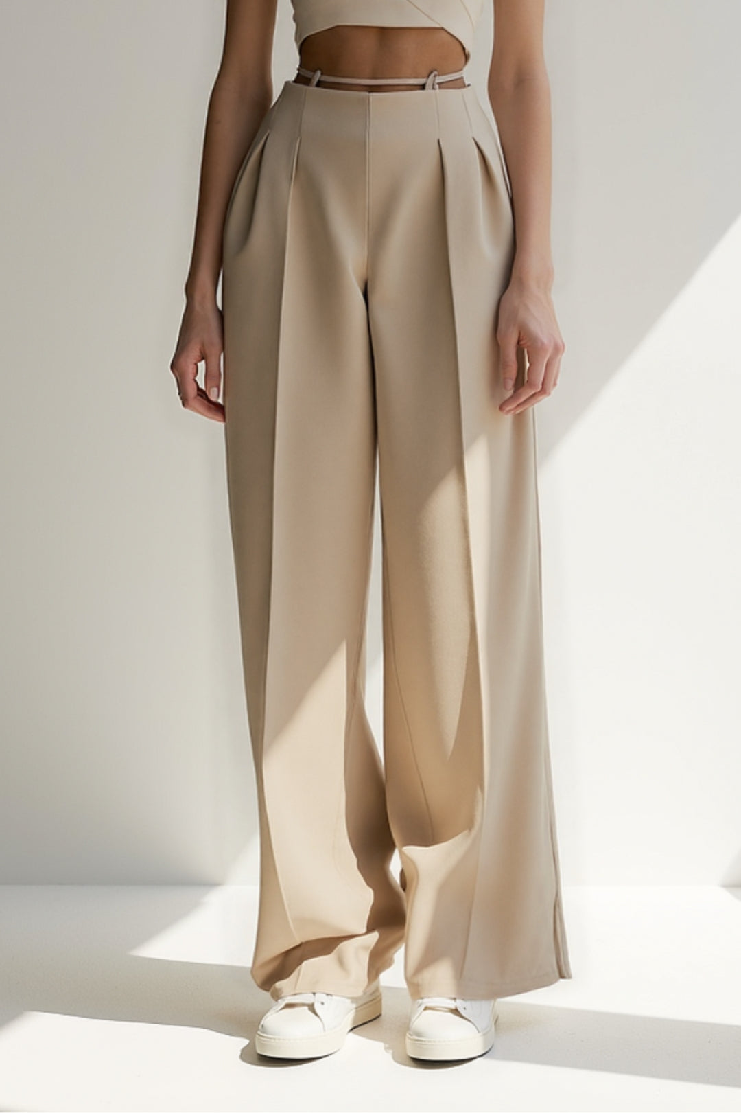 Pantalon Large Plissé | Taille Haute Chic | Bleu Marine et Beige
