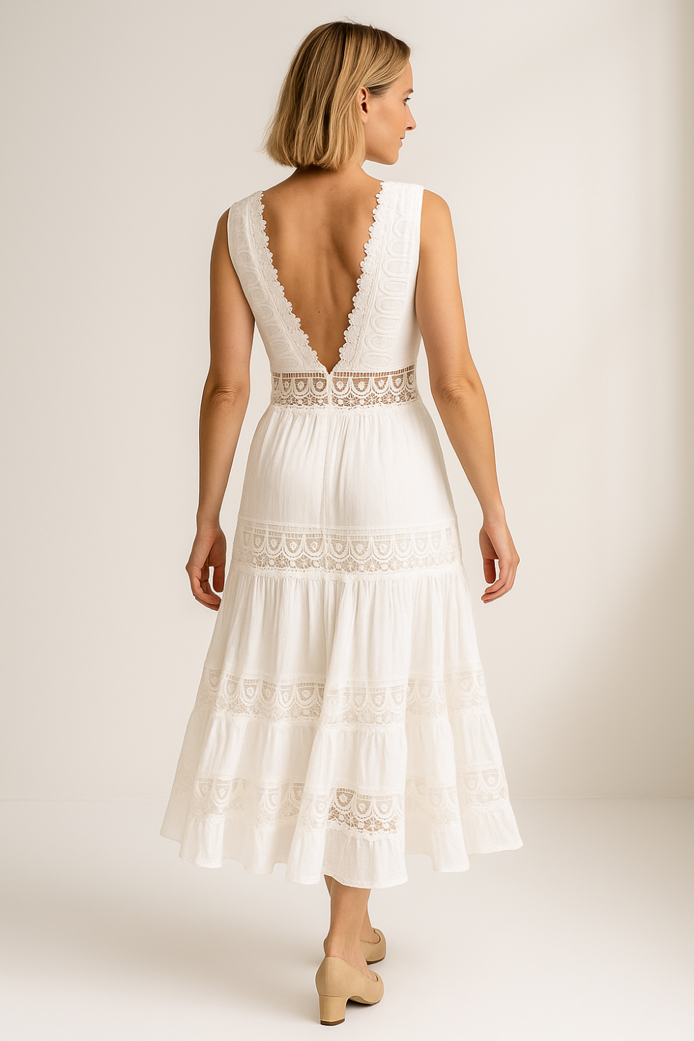 Robe Blanche Femme | Détails en Dentelle | Coupe Évasée Mi-Longue