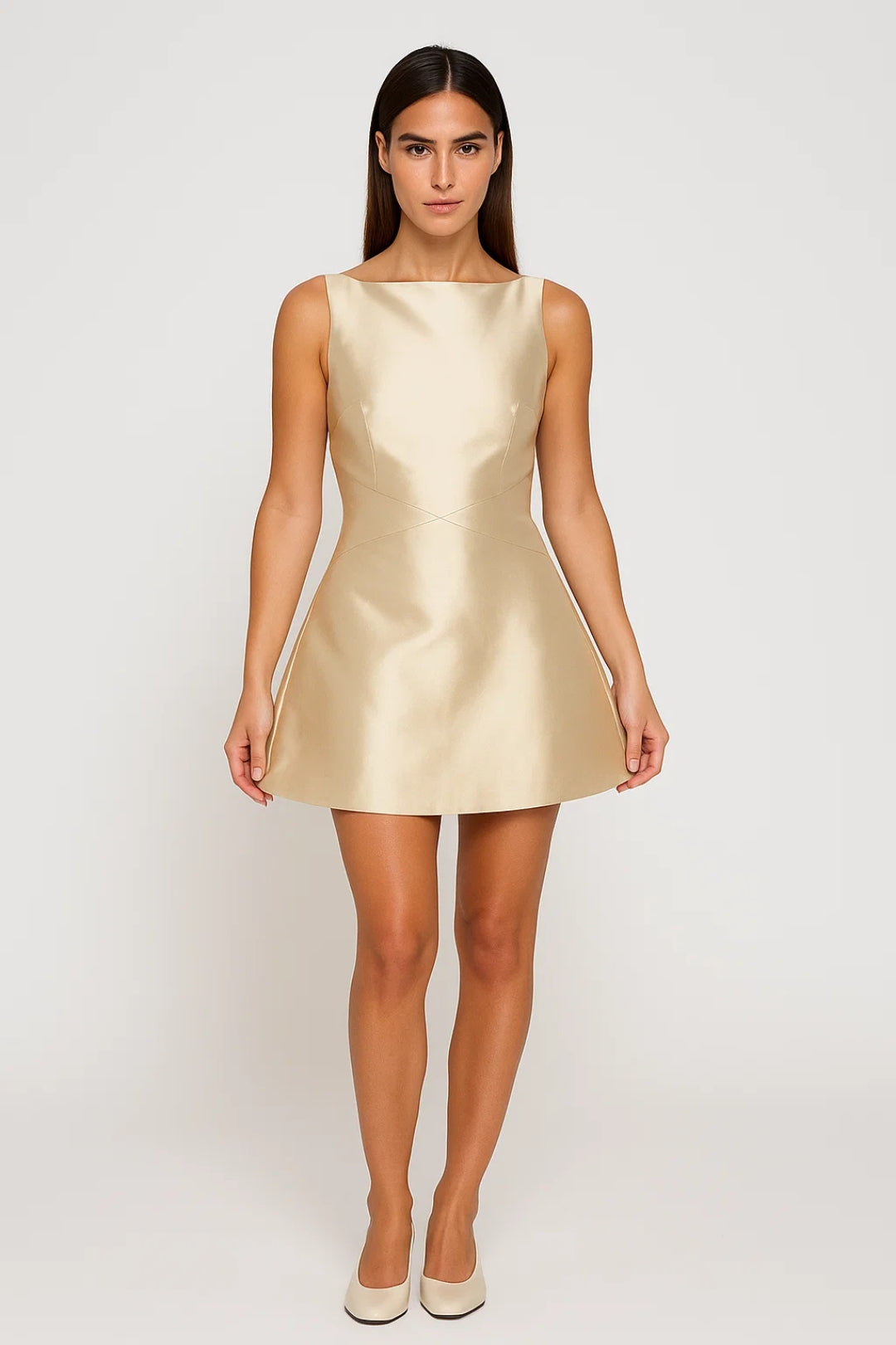 Robe Courte Satinée | Évasée | Dos Décolleté avec Noeud