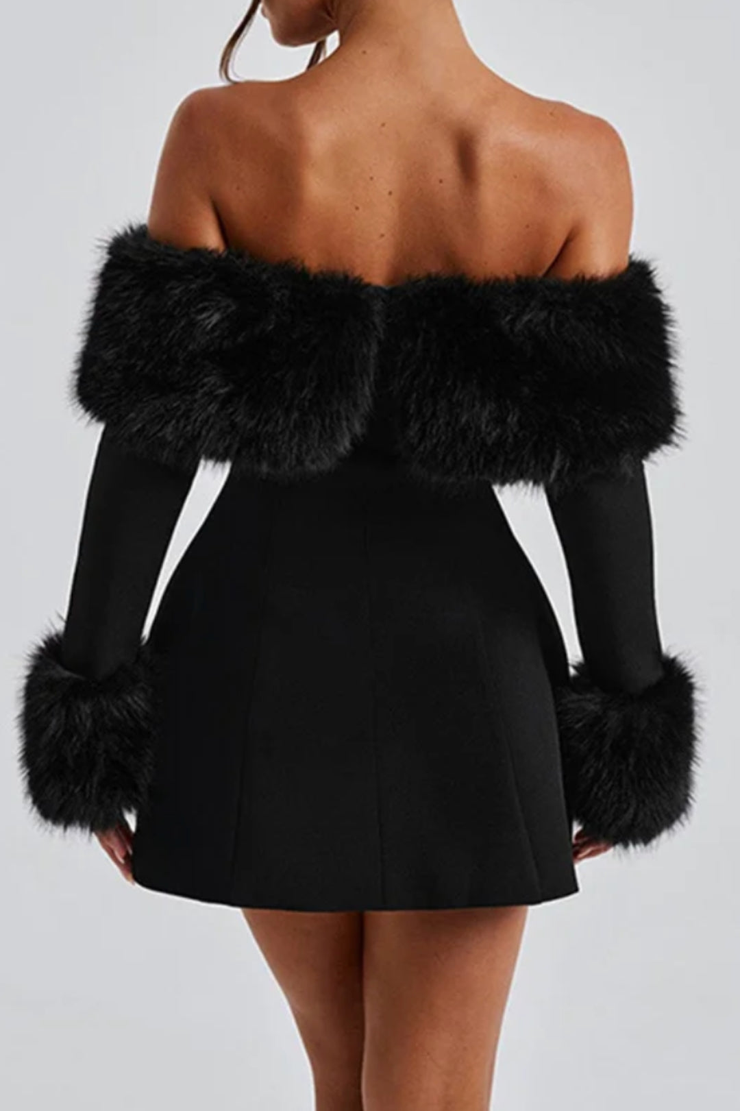 Robe Courte Épaules Dénudées | Élégante | Détails en Fausse Fourrure
