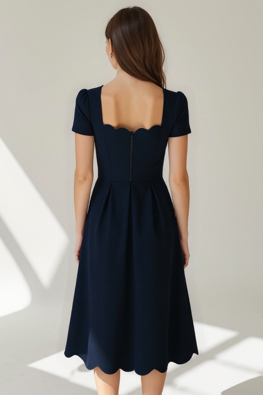 Robe Mi-Longue Femme | Décolleté Vague Élégant | Jupe Évasée Structurée