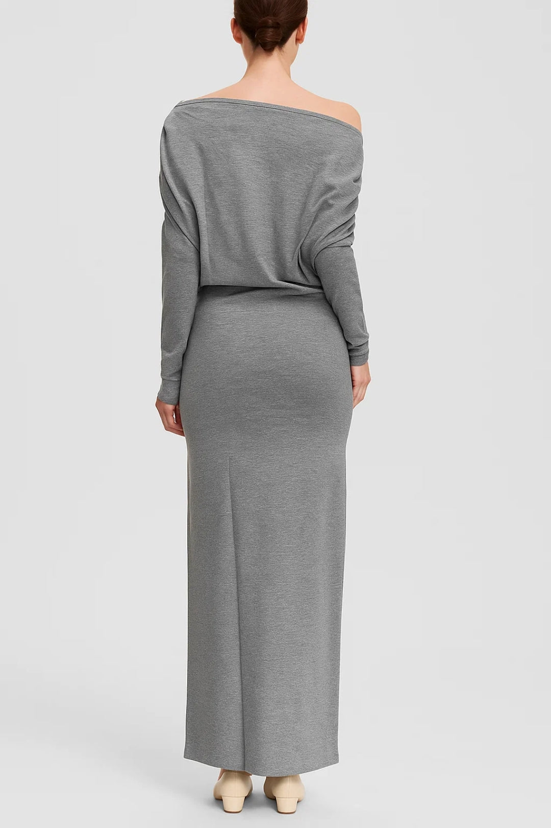 Robe Longue en Maille | Épaule Dénudée | Confort Moderne