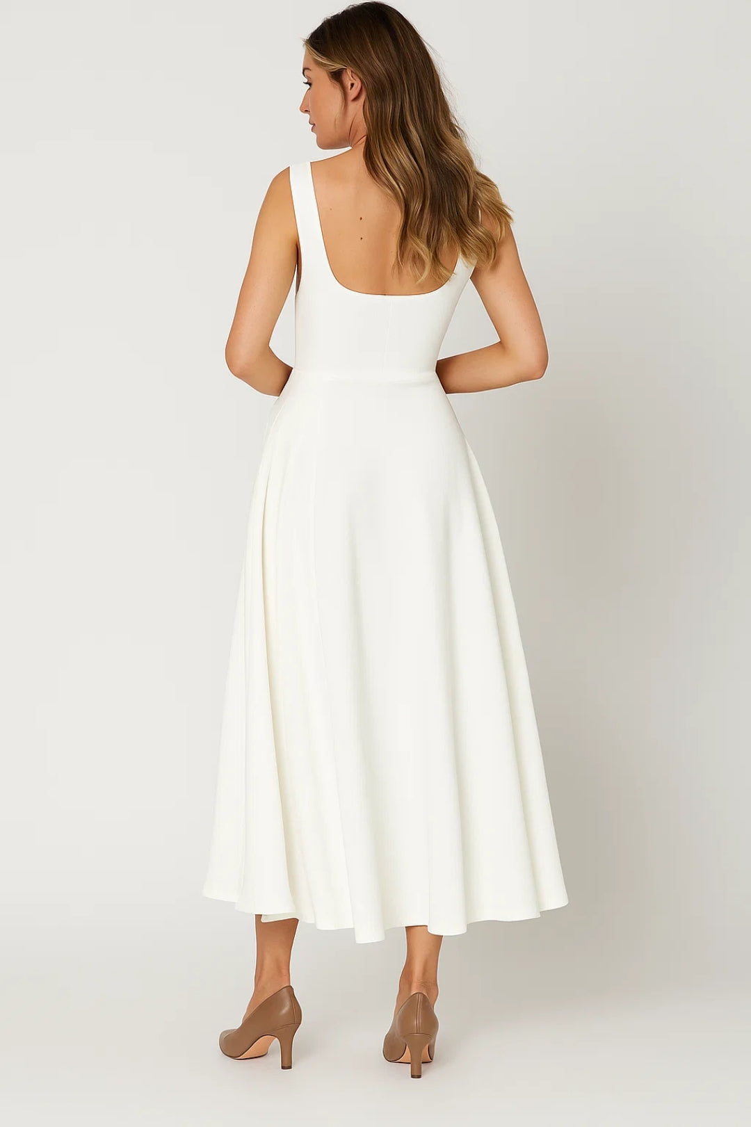 Robe Longue Évasée Sans Manches | Encolure Carrée | Élégance Intemporelle