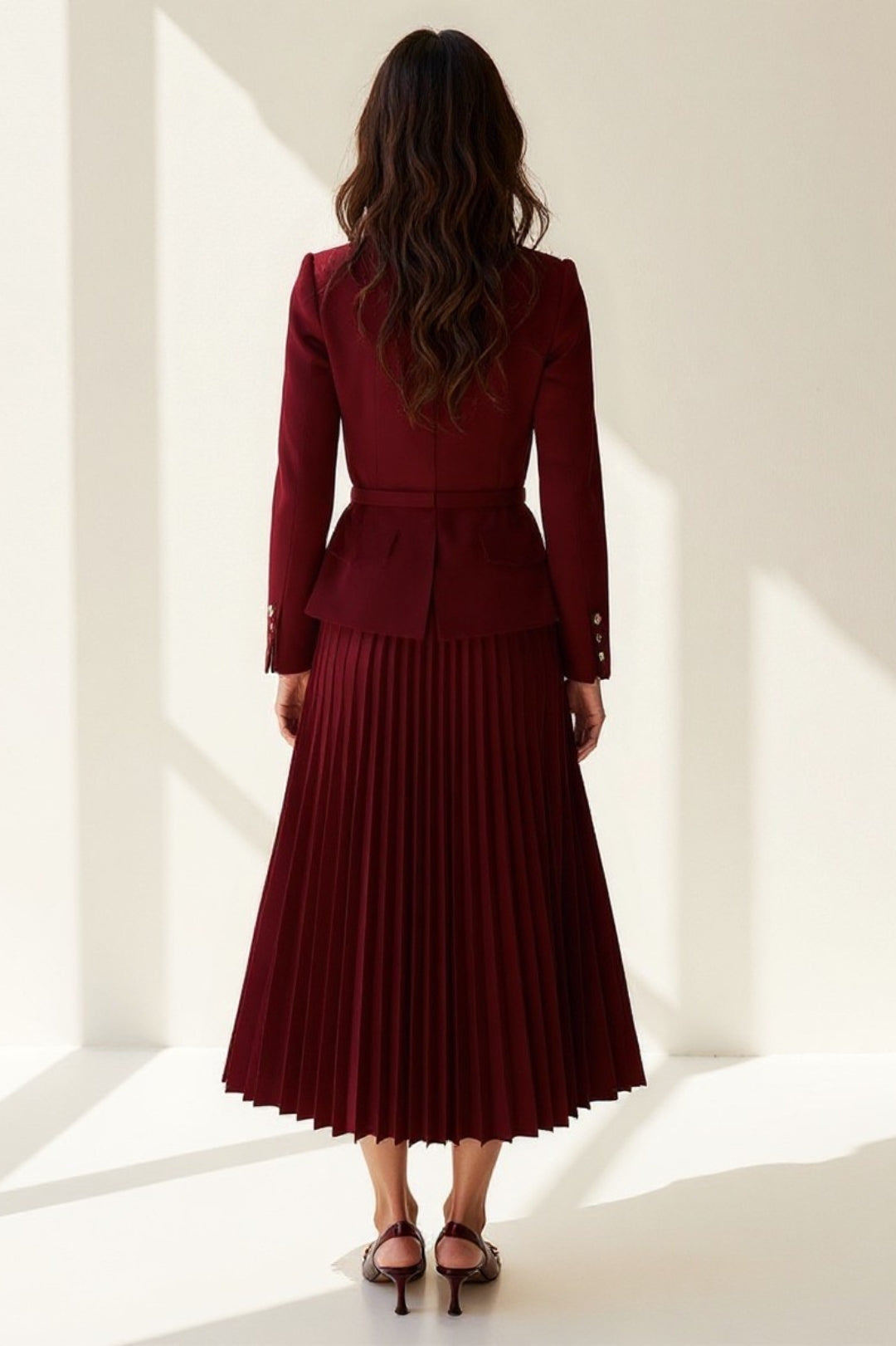 Tailleur Élégant | Blazer Ceinturé & Jupe Plissée | Bordeaux Raffiné