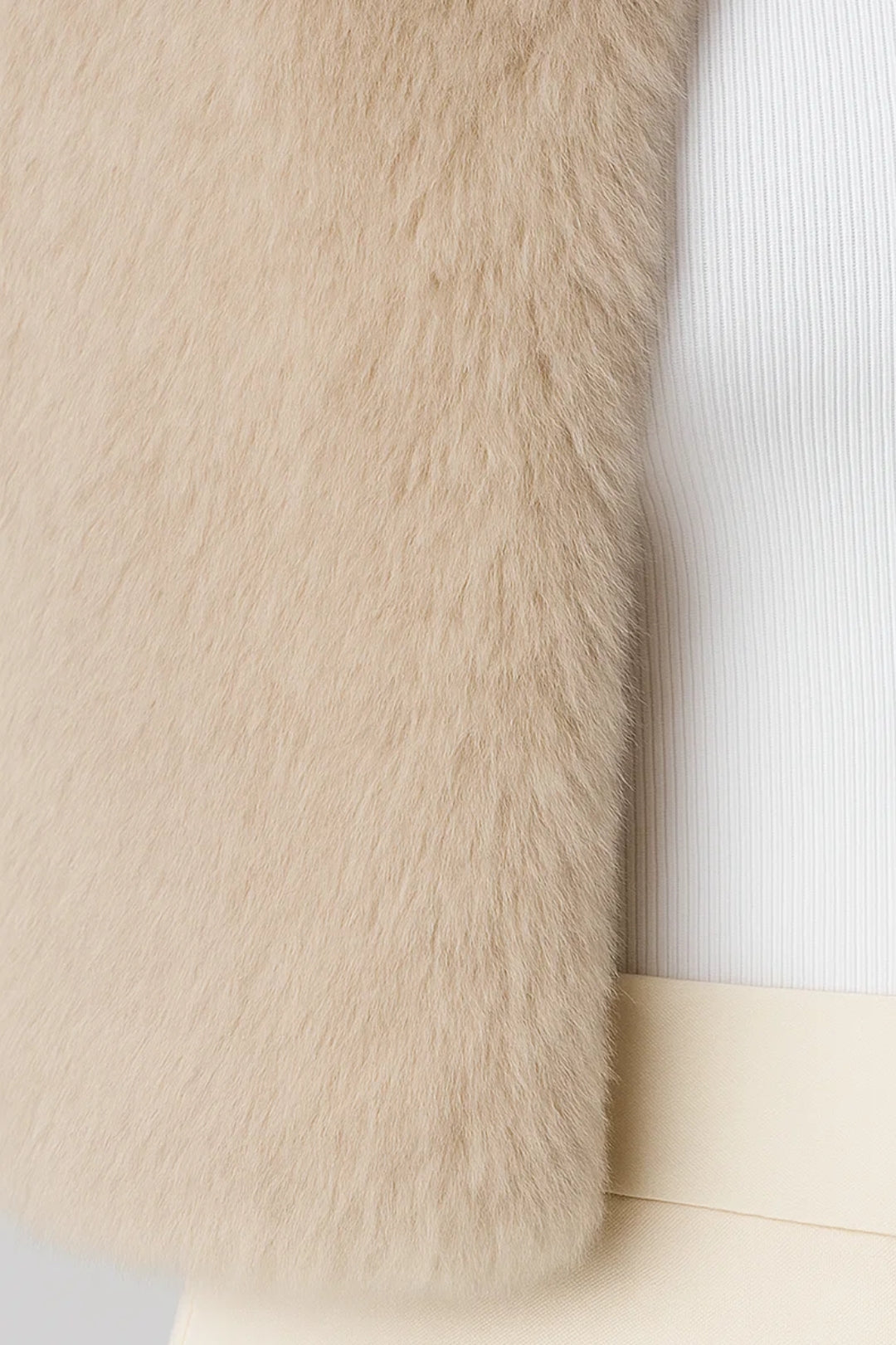 Manteau Court en Fausse Fourrure | Élégant et Douillet | Style Moderne