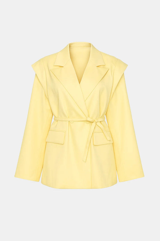 Blazer Ceinturé à Épaules Structurées | Veste longue pour femme | Élégante et Moderne