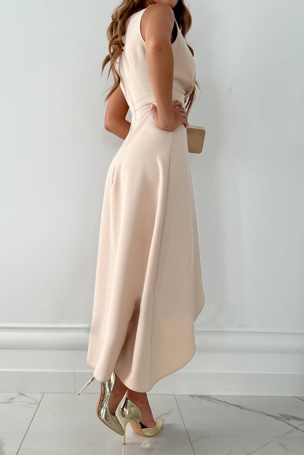Céline - Robe Élégante Invitée Mariage Femme avec Décolleté en V et Volant Asymétrique