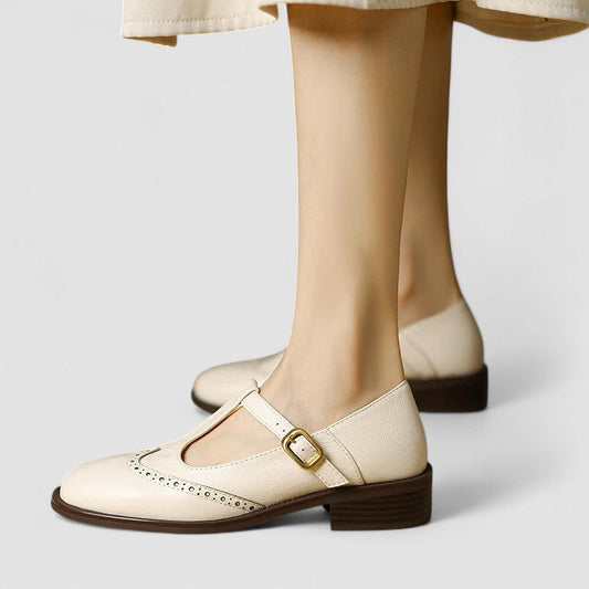 Camille - Chaussures Orthopédiques Femme Vintage à Bride en T et Détails Brogues sur Talon Bas