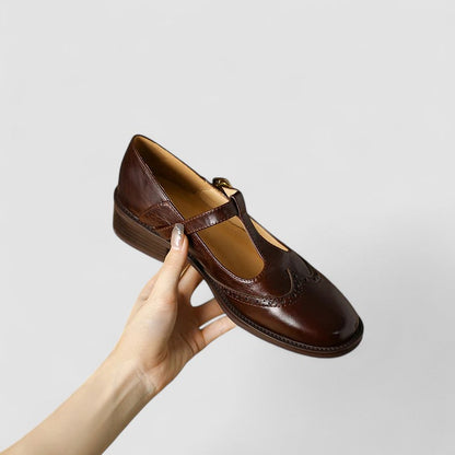 Camille - Chaussures Orthopédiques Femme Vintage à Bride en T et Détails Brogues sur Talon Bas