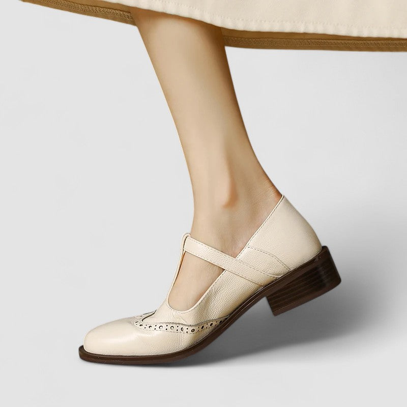 Camille - Chaussures Orthopédiques Femme Vintage à Bride en T et Détails Brogues sur Talon Bas