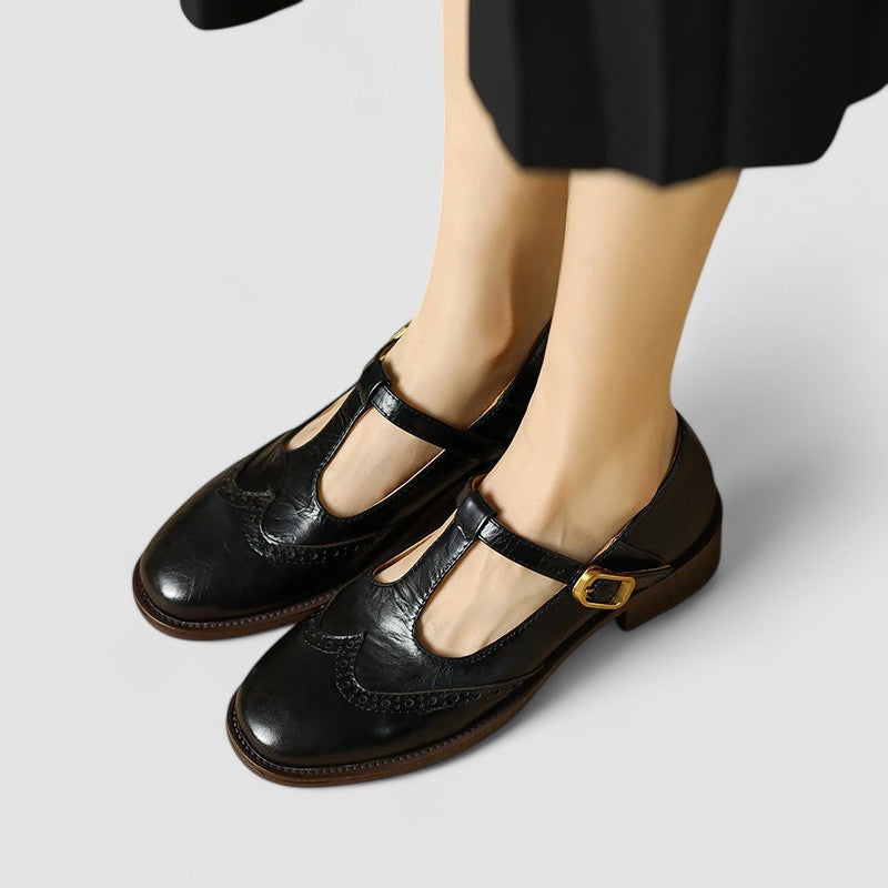 Camille - Chaussures Orthopédiques Femme Vintage à Bride en T et Détails Brogues sur Talon Bas