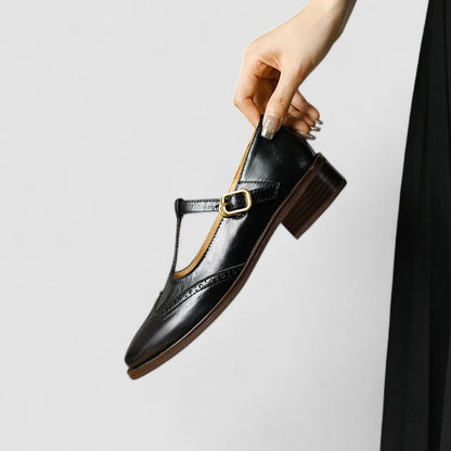 Camille - Chaussures Orthopédiques Femme Vintage à Bride en T et Détails Brogues sur Talon Bas