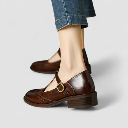 Camille - Chaussures Orthopédiques Femme Vintage à Bride en T et Détails Brogues sur Talon Bas