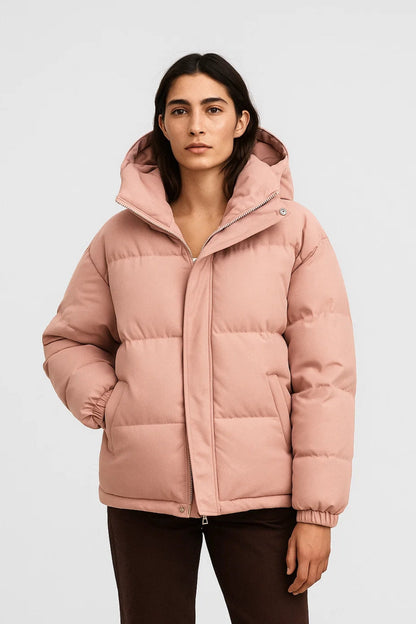 Doudoune matelassée avec capuche | Disponible en vert sauge et rose poudré