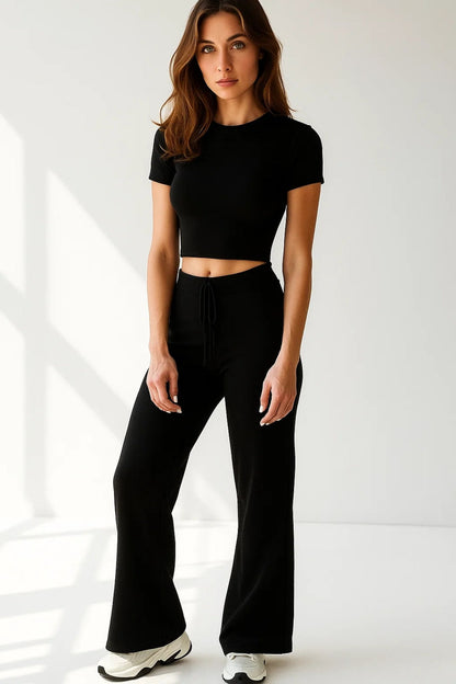 Ensemble Crop Top et Pantalon de Détente | Deux Pièces | Confort et Style Minimaliste