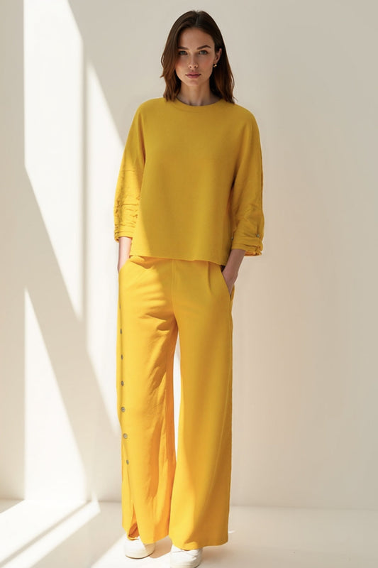 Ensemble Décontracté Deux Pièces avec Haut Ample et Pantalon à Boutons Latéraux | Confort Moderne | Noir ou Jaune Vif