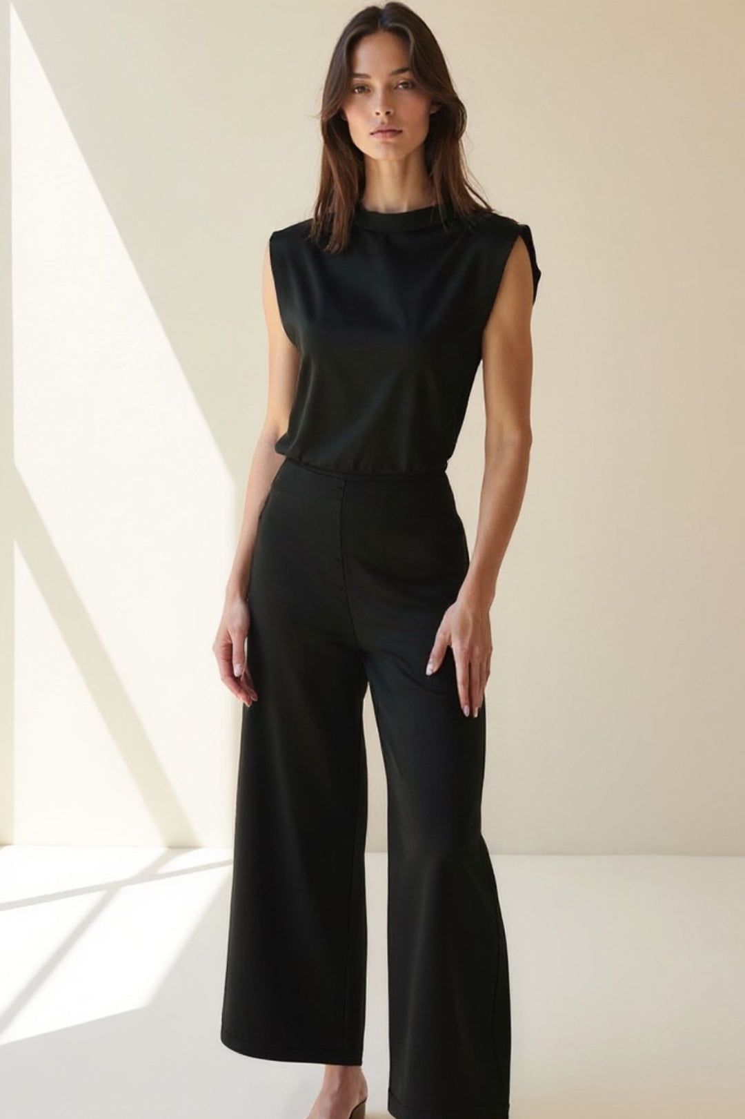 Ensemble Deux Pièces Satiné | Haut Épaulé & Pantalon Large | Élégant et Minimaliste