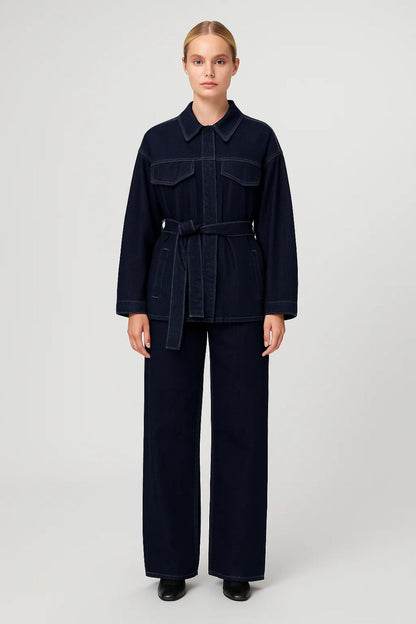 Ensemble pantalon et veste ceinturée | Tenue complète pour femme | Look structuré et moderne