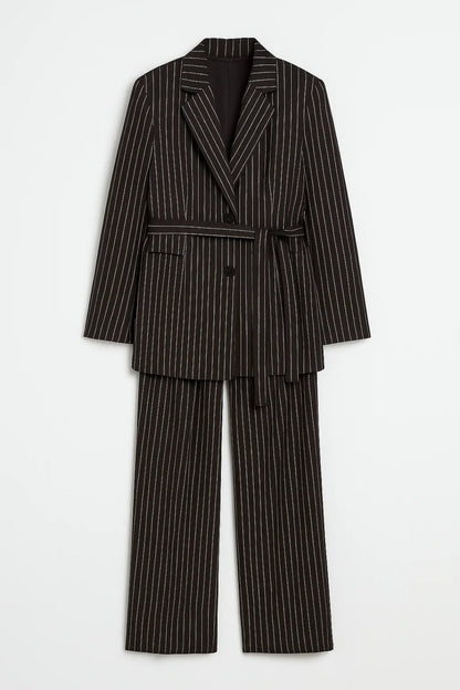 Ensembles Élégants | Costume à rayures avec ceinture assortie | Structuré et Professionnel