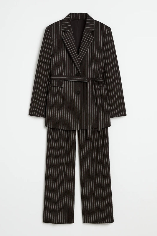 Ensembles Élégants | Costume à rayures avec ceinture assortie | Structuré et Professionnel