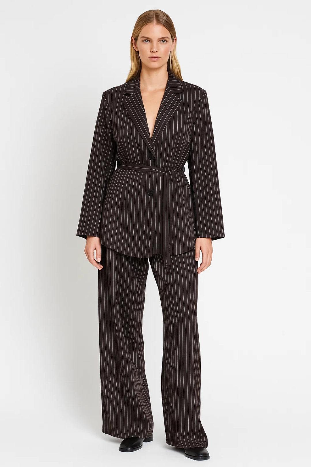 Ensembles Élégants | Costume à rayures avec ceinture assortie | Structuré et Professionnel