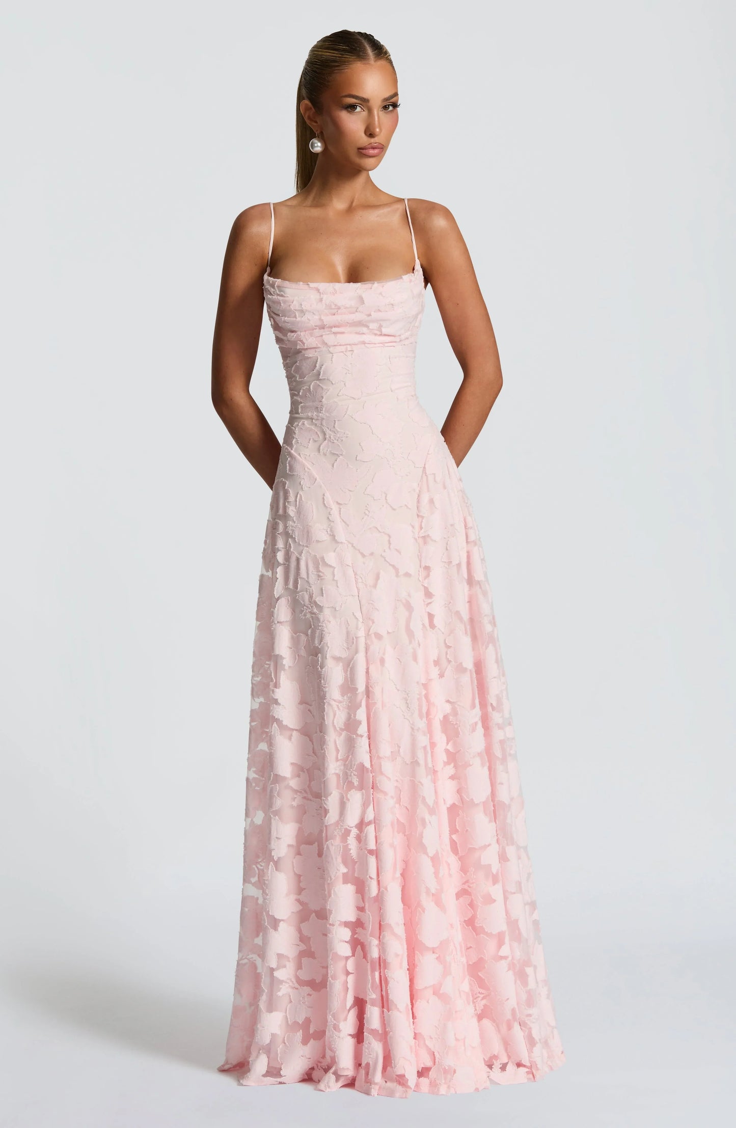 Isabelle - Robe Invitée Mariage Femme Romantique à Bretelles Fines avec Appliqués Floraux et Coupe Évasée
