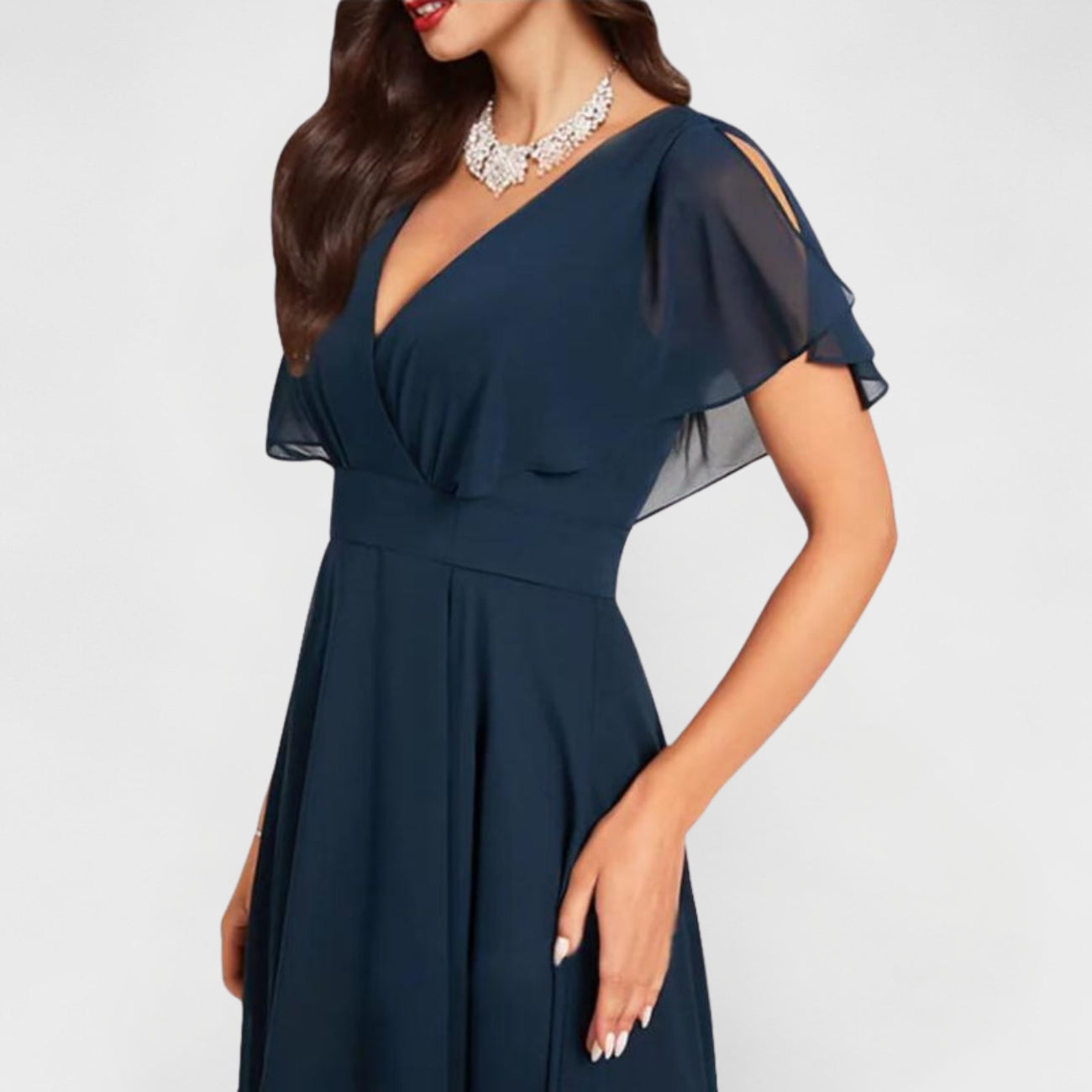 Juliette - Robe Invitée Mariage Femme Élégante Col V Voilé et Ourlet Asymétrique