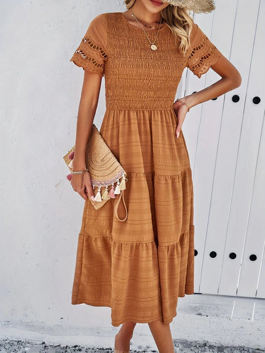 Léa - Robe Invitée Mariage Femme Bohème Smockée à Col Rond et Jupe Étagée