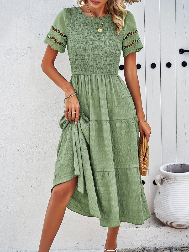 Léa - Robe Invitée Mariage Femme Bohème Smockée à Col Rond et Jupe Étagée