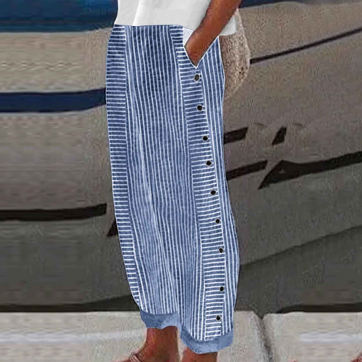 Louise - Pantalon en Lin Femme Fluide à Rayures avec Boutons Décoratifs Latéraux