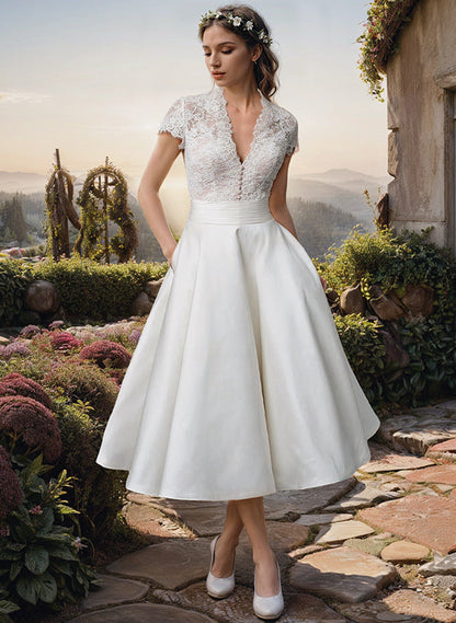 Louise - Robe Mariée Femme Romantique Jupe Évasée et Col V en Dentelle