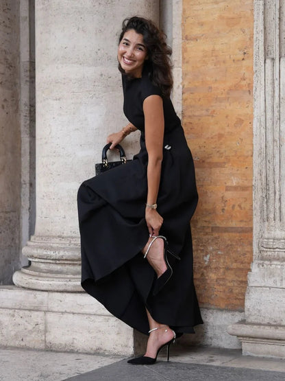 Manon - Robe de Soirée Longue Femme Chic avec Col Montant et Coupe Évasée Structurée