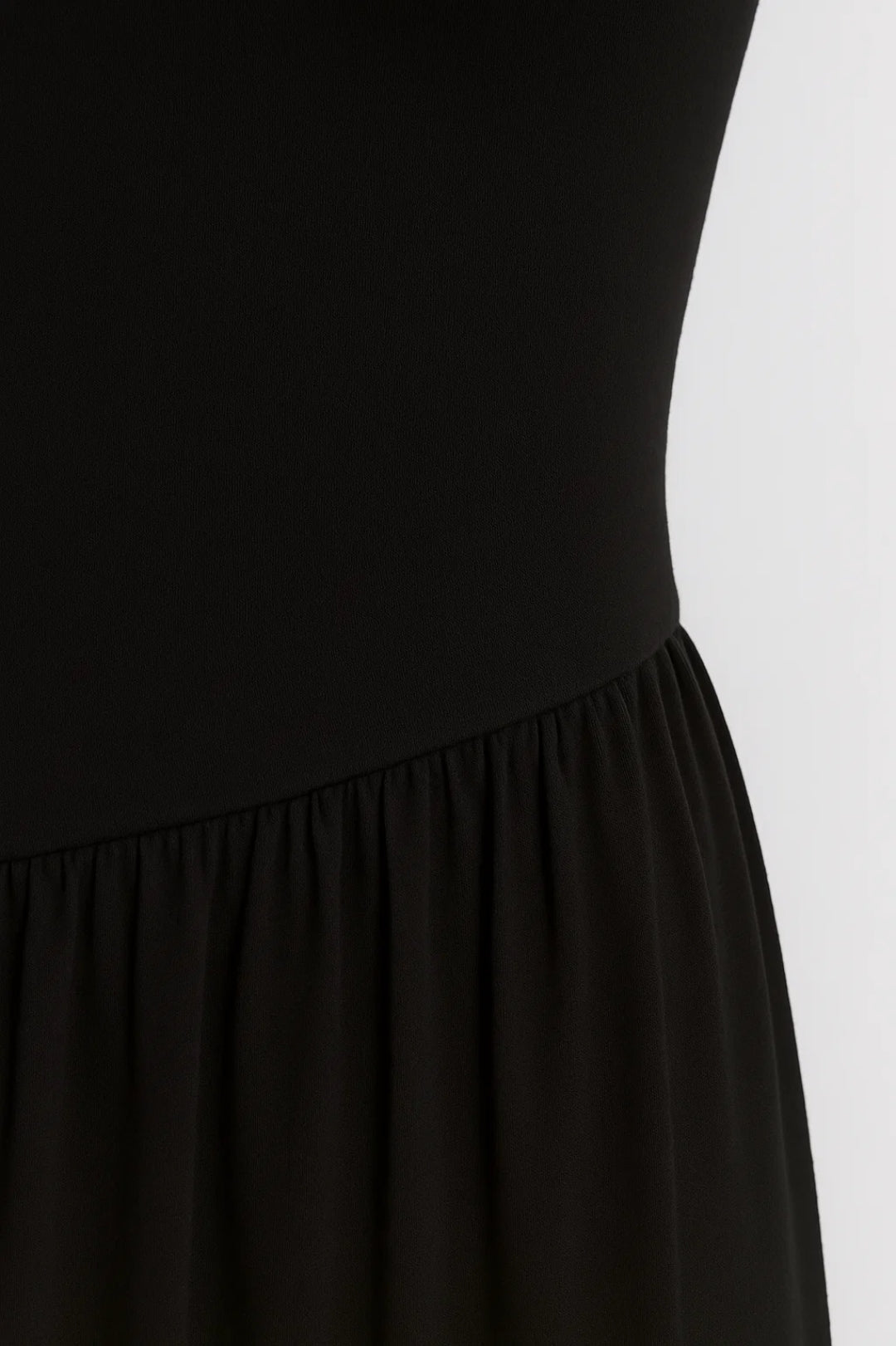 Robe Courte Sans Bretelles | Robe Bustier Évasée | Moderne et Audacieuse