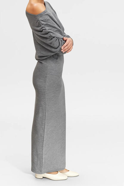 Robe Longue en Maille | Épaule Dénudée | Confort Moderne