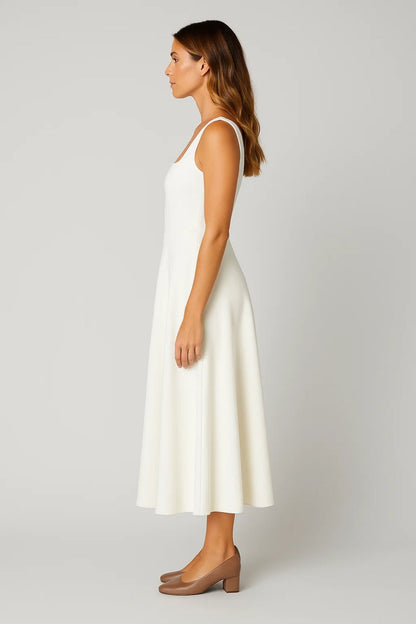 Robe Longue Évasée Sans Manches | Encolure Carrée | Élégance Intemporelle