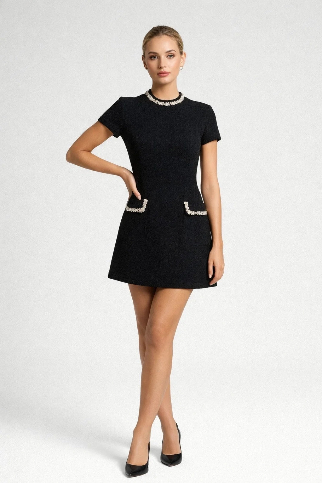 Robe Mini Femme - Col Rond Manches Courtes Poches Dorées | Chic